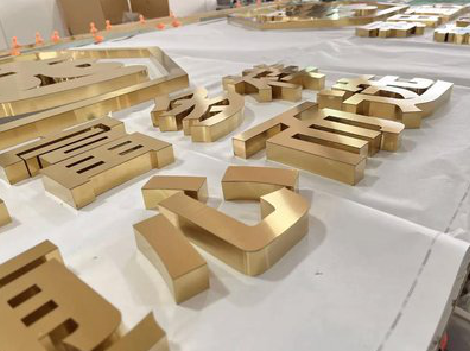 宾川拉丝不锈钢字的特点。