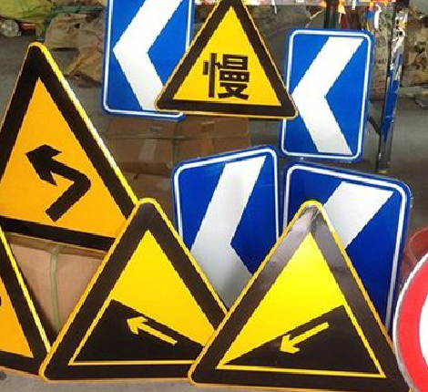 宾川标识标牌中颜色的确定是很重要的。